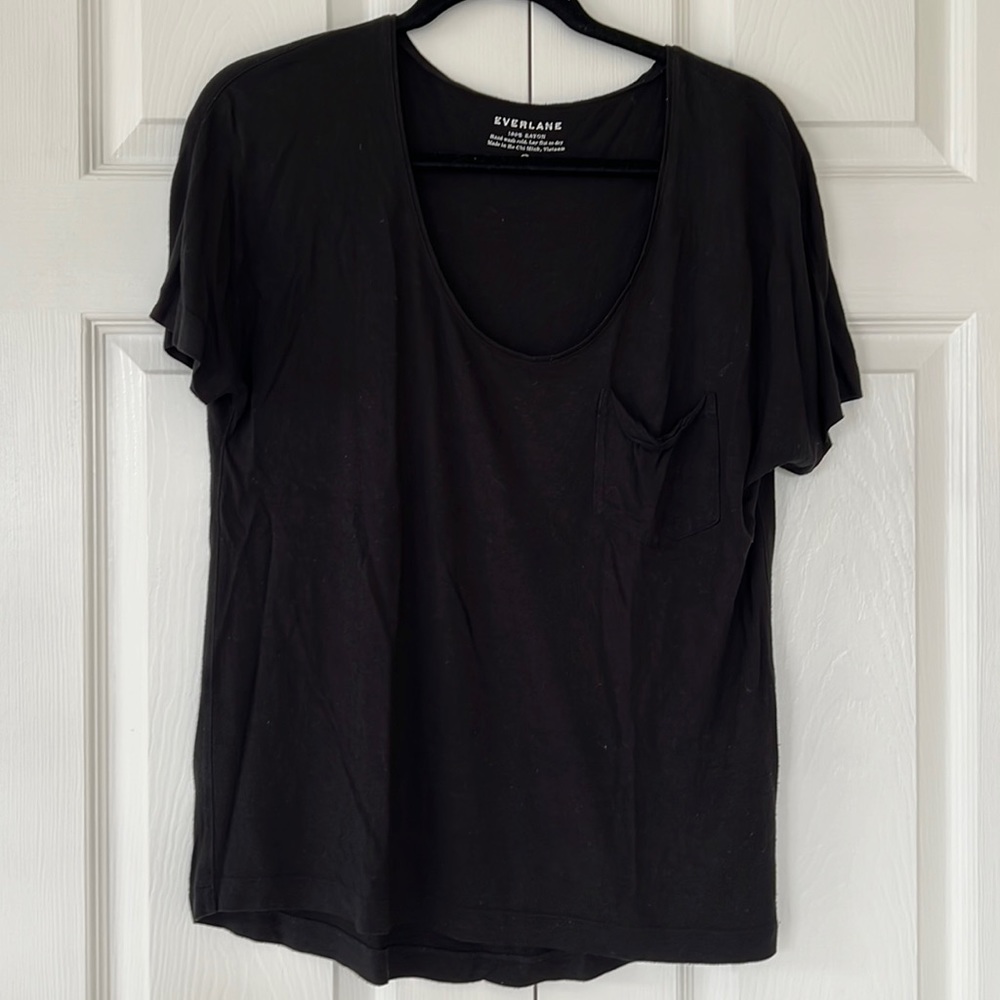 Everlane black over sized pocket tee. Size medium